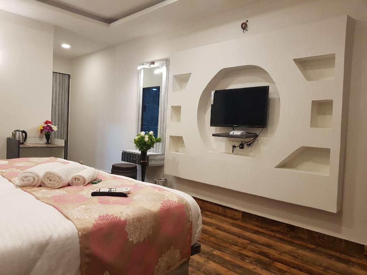 C P Cottage Resort Mahabaleshwar Bagian luar foto