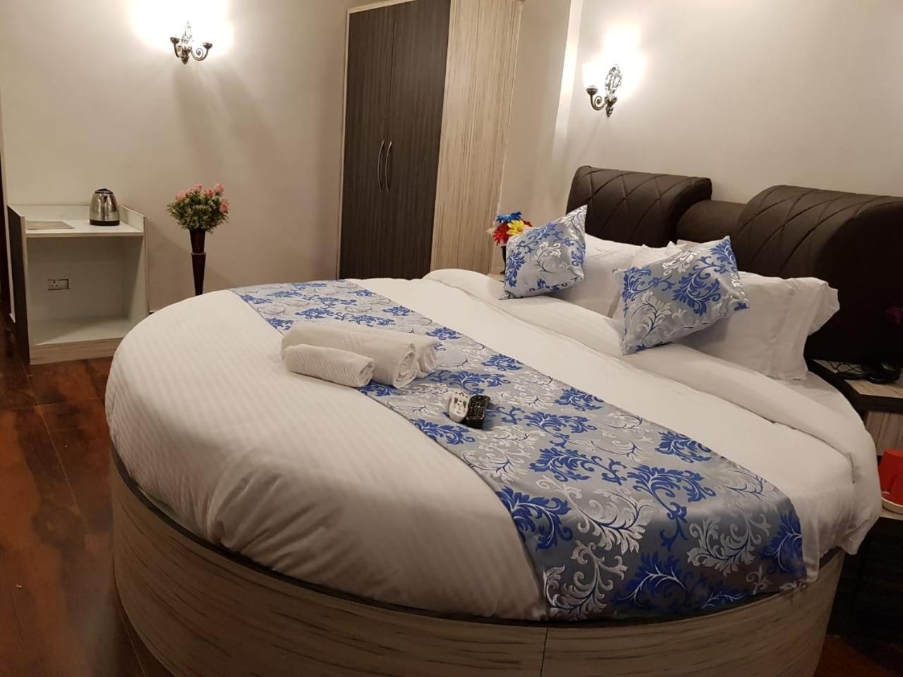 C P Cottage Resort Mahabaleshwar Bagian luar foto
