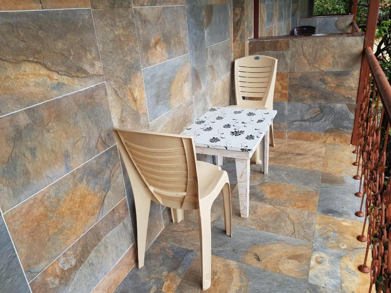 C P Cottage Resort Mahabaleshwar Bagian luar foto