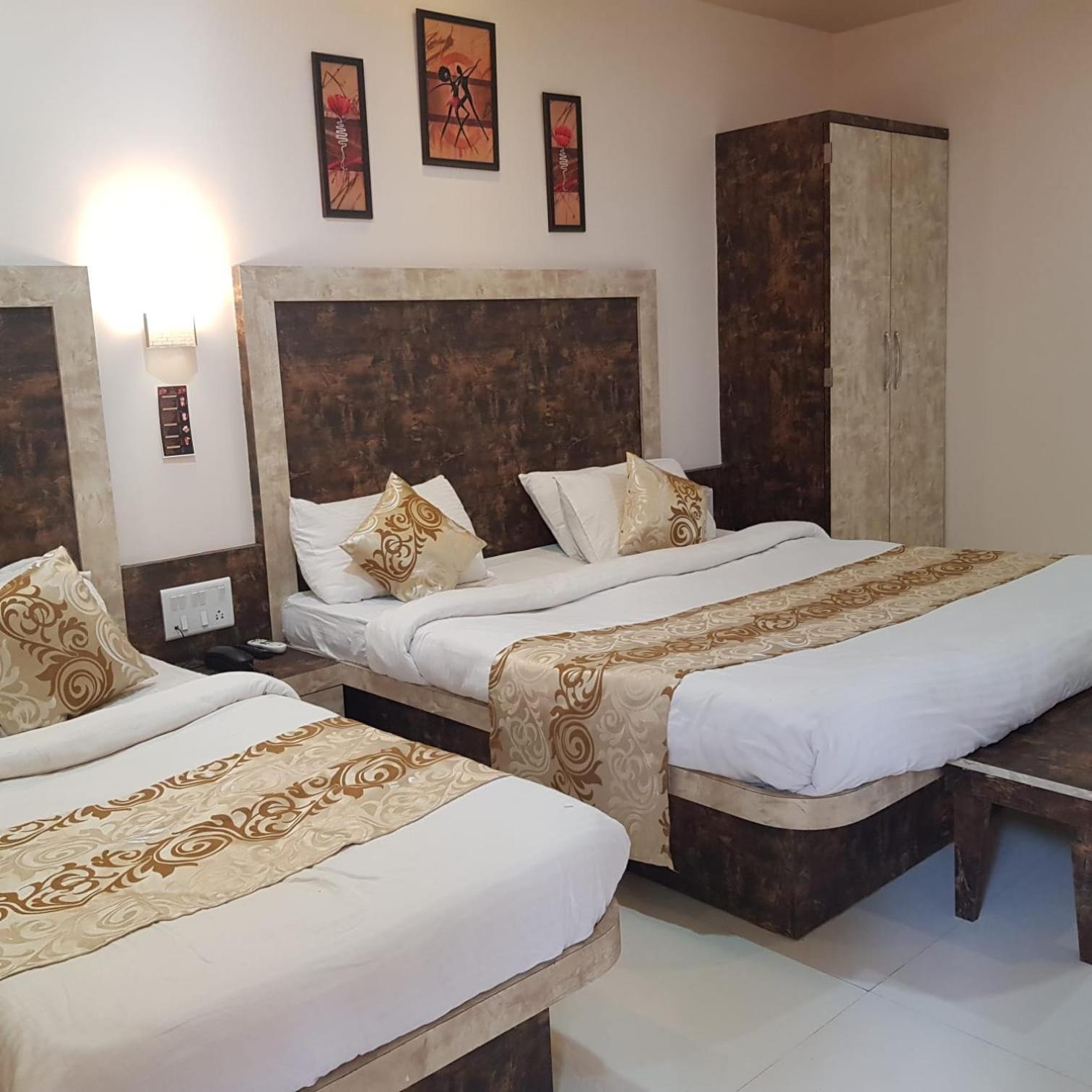 C P Cottage Resort Mahabaleshwar Bagian luar foto
