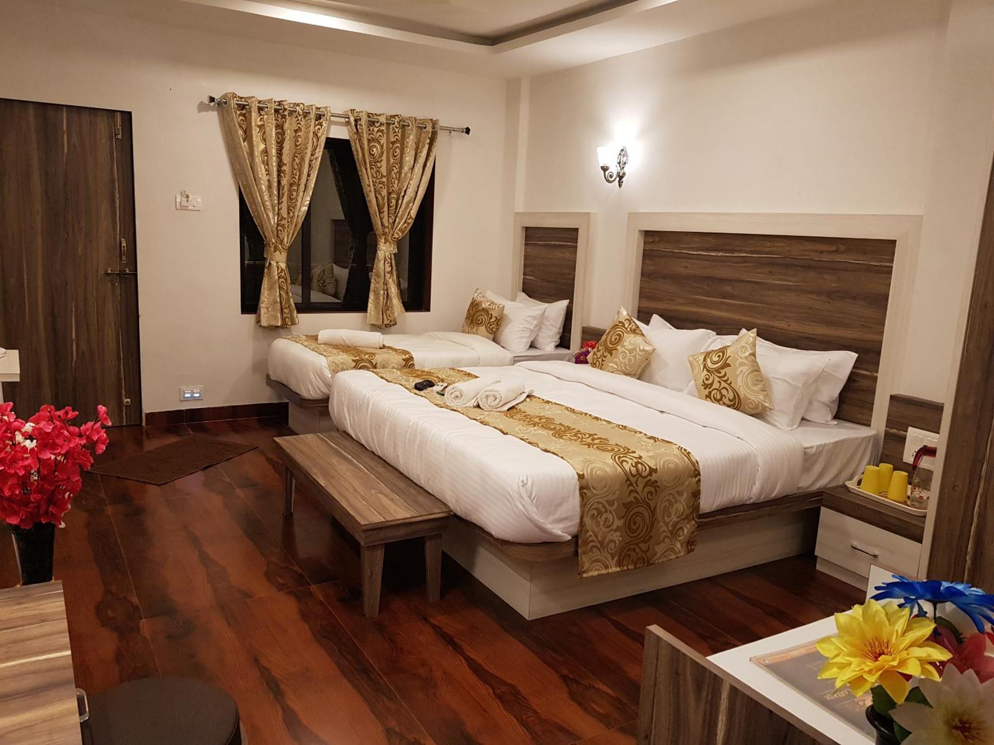 C P Cottage Resort Mahabaleshwar Bagian luar foto