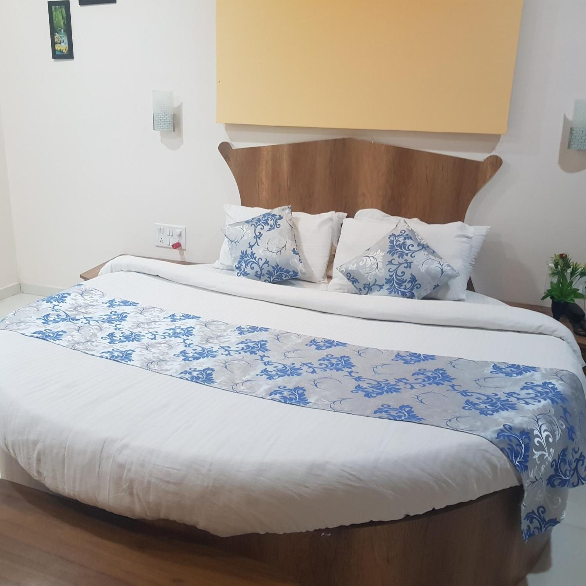 C P Cottage Resort Mahabaleshwar Bagian luar foto